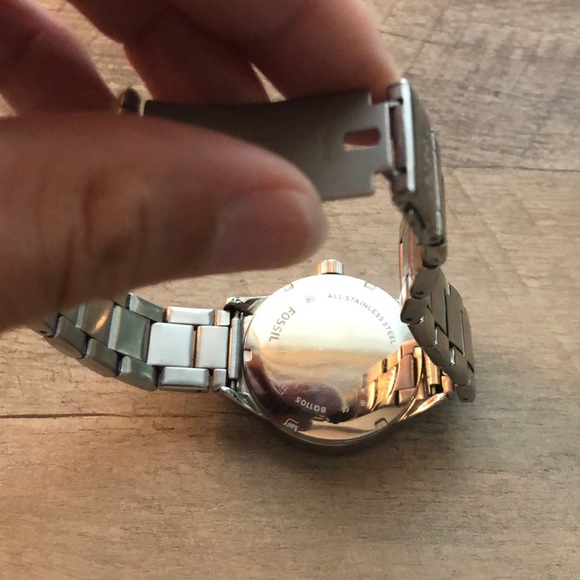 Women’s silver Fossil Watch - Picture 3 of 3